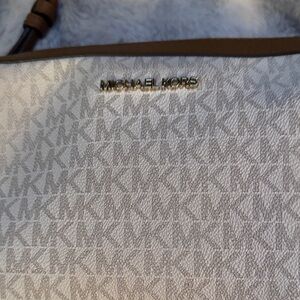 Michael Kors purse crossbody